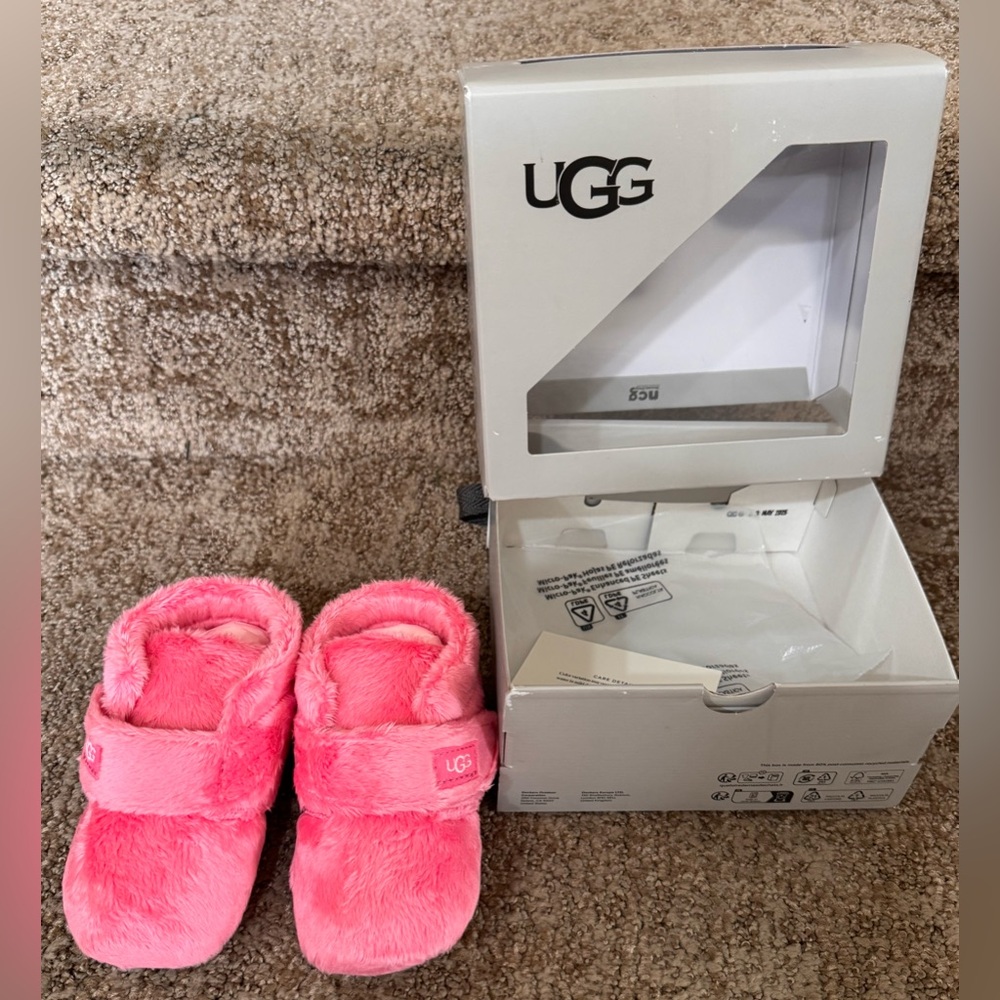 NIB UGG Baby Bixbee Pink Bloom Fuzzy Booties Size 04/05 - New in Box